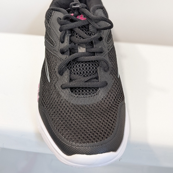 NWOT memory foam sneakers by Fila - Picture 10 of 16